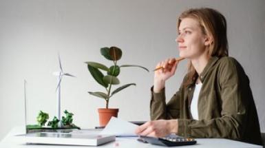 donna-che-lavora-per-progetti-ambientali
